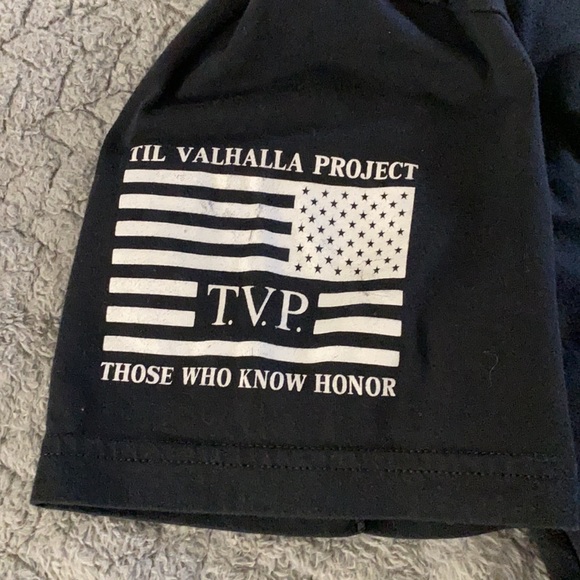 Men’s Black with White Distressed Flag - Picture 4 of 5